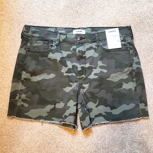 NWT Women's Sonoma High Rise Shorts. Size 16, Camo